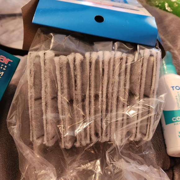 3.5 gallon Top Fin changing LED coloured lights tank and accessories - Picture 5 of 15